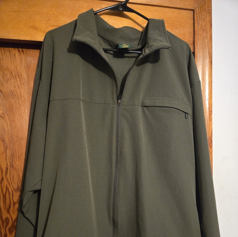 Cabela's Green Lightweight Shirt Jacket with Durable Design